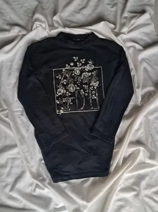 Maglia nera con fiori, 12 anni