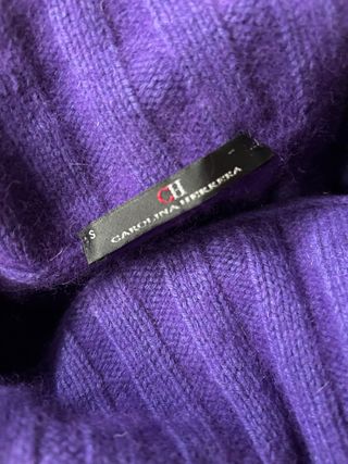 Jersey CH sin mangas cuello alto morado