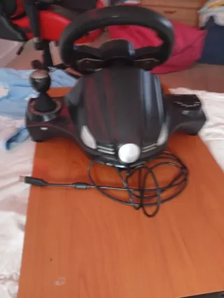 Volante y pedales GTR