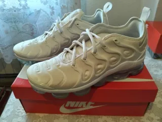 Nike Air VaporMax plus, una esta amarillenta