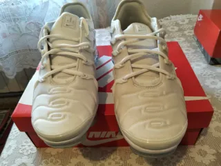 Nike Air VaporMax plus, una esta amarillenta