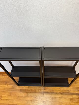 Estantería metálica negra