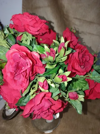 Precioso Ramo Flores Artificiales Rojas