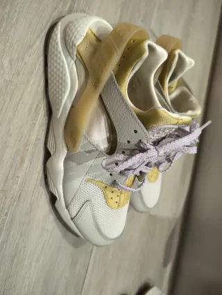 Nike Huarache Gris y Dorado, 40