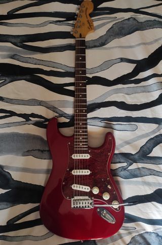 Guitarra Eléctrica Fender Squier Standard Roja