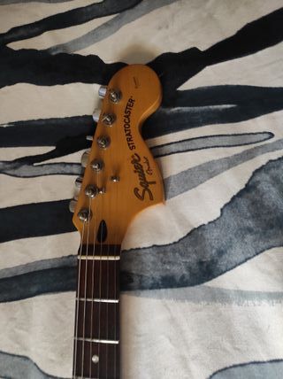 Guitarra Eléctrica Fender Squier Standard Roja