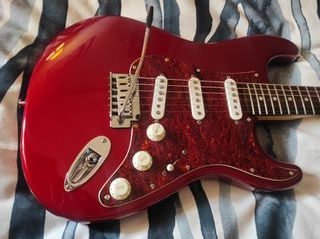 Guitarra Eléctrica Fender Squier Standard Roja