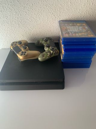 PS4 (Playstation 4) con 2 mandos y 11 juegos