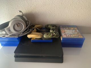 PS4 (Playstation 4) con 2 mandos y 11 juegos