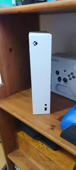 Xbox Series S + 2 mandos