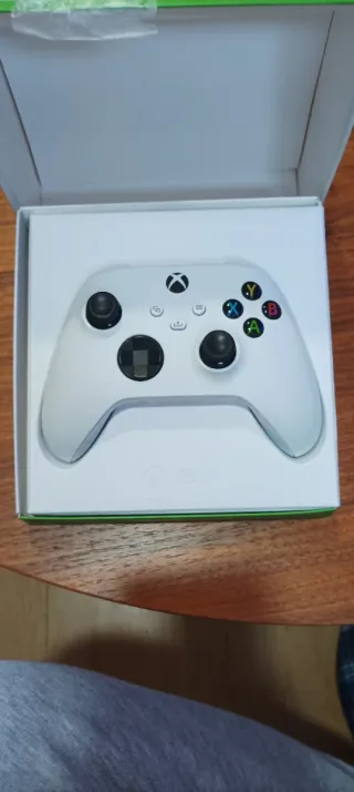 Xbox Series S + 2 mandos