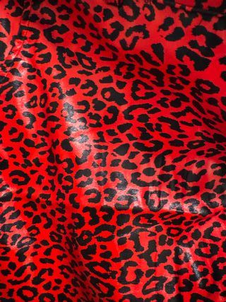 Pantalón cuerina Animal Print Rojo Negro Talla M