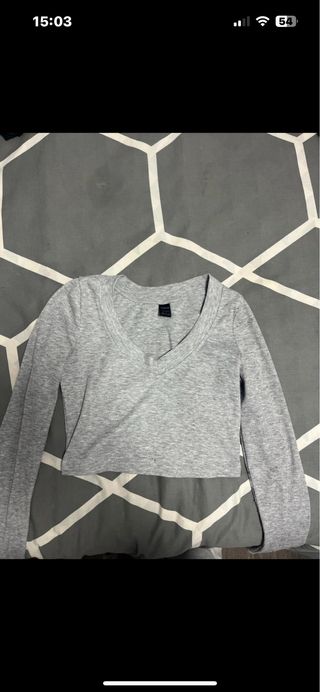 Top Shein manga larga gris