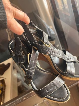 Sandalias cuña madera Zara piel efecto cocodrilo