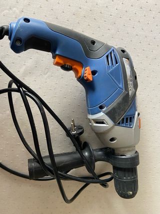 Taladro percutor Dexter 810W