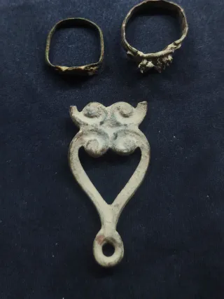 Monedas Romanas Constantino anillos y adornos