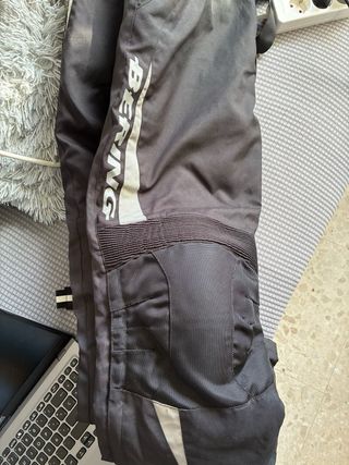 Pantalón de moto con tirantes