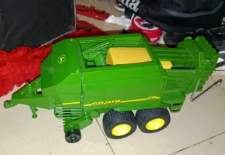 Empacadora John Deere 690 y Remolque Bruder