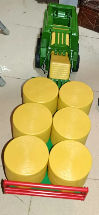 Empacadora John Deere 690 y Remolque Bruder