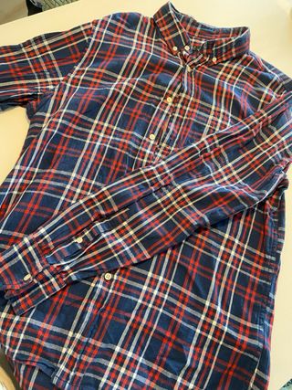 Camisa de cuadros azul y roja
