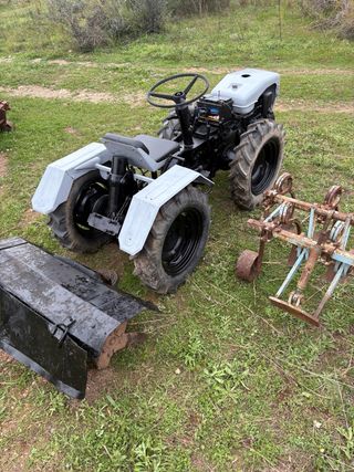 Pasquali tractor con accesorios