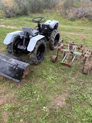 Pasquali tractor con accesorios