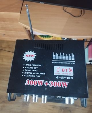 Torre de Sonido con Amplificador Audio