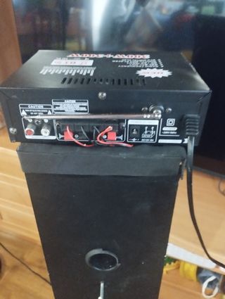 Torre de Sonido con Amplificador Audio