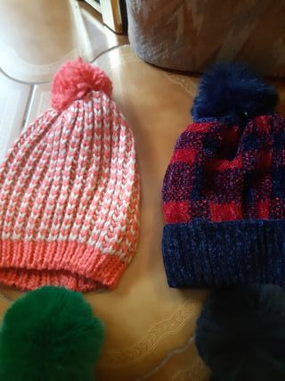 Gorros de Invierno con Pompón