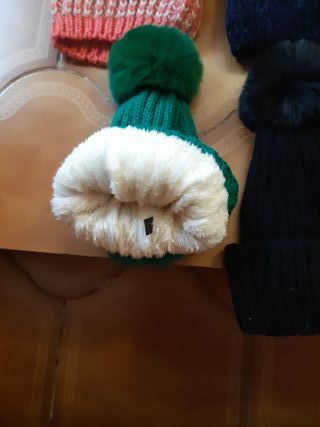 Gorros de Invierno con Pompón