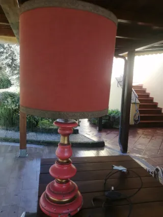 Lampada da tavolo vintage con cappello in stoffa