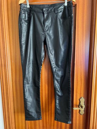 Pantalón efecto piel Pepe Jeans negro