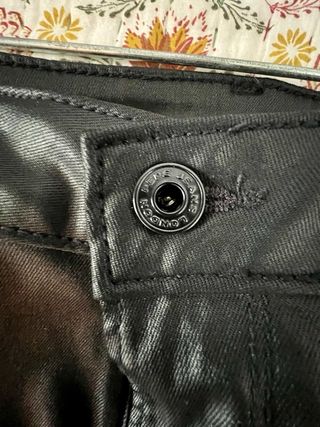 Pantalón efecto piel Pepe Jeans negro