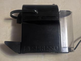 Cafetera Nespresso Negra