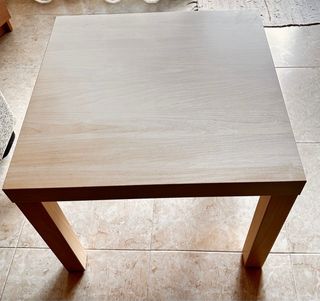 Mesa auxiliar cuadrada Ikea madera. Color Beige
