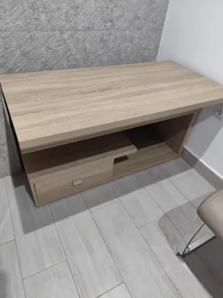 Mesa baja de salón de madera