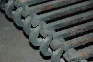 parrilla de chimenea de hierro forjado.