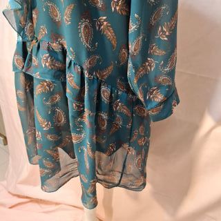 Vestido vaporoso estampado paisley