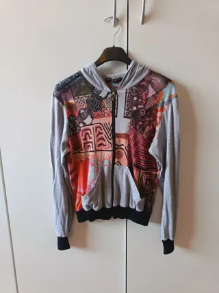 Giacca con cappuccio fantasia