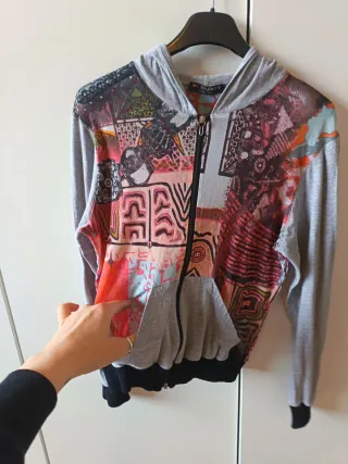Giacca con cappuccio fantasia