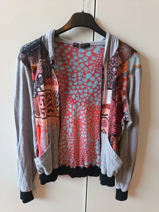 Giacca con cappuccio fantasia