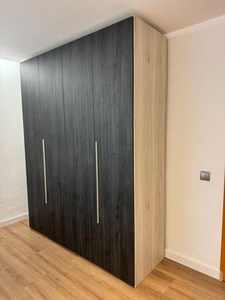 Armario 4 puertas (225x55x180cm)