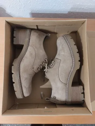 Botines beige cordon y tacon