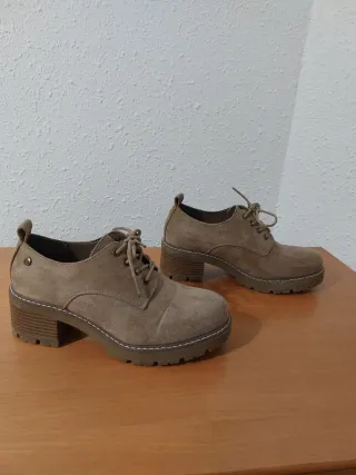 Botines beige cordon y tacon