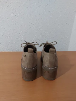 Botines beige cordon y tacon