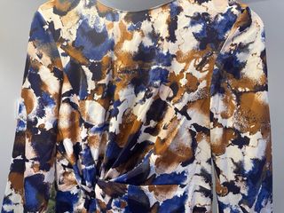 Vestido estampado gasa entallado.