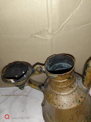 Brocca vintage in metallo