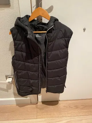 Chaleco acolchado con capucha Bershka