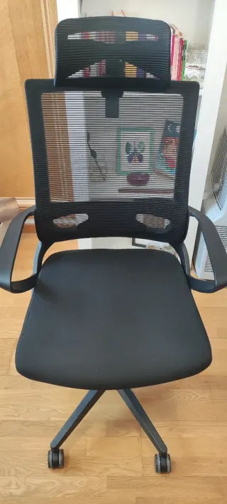Silla de oficina ergonómica negra
