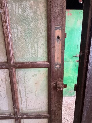 Puertas antiguas de madera con cristal